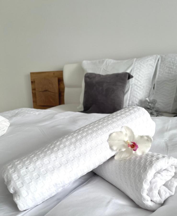 Luxe Apartments ليوتومير المظهر الخارجي الصورة