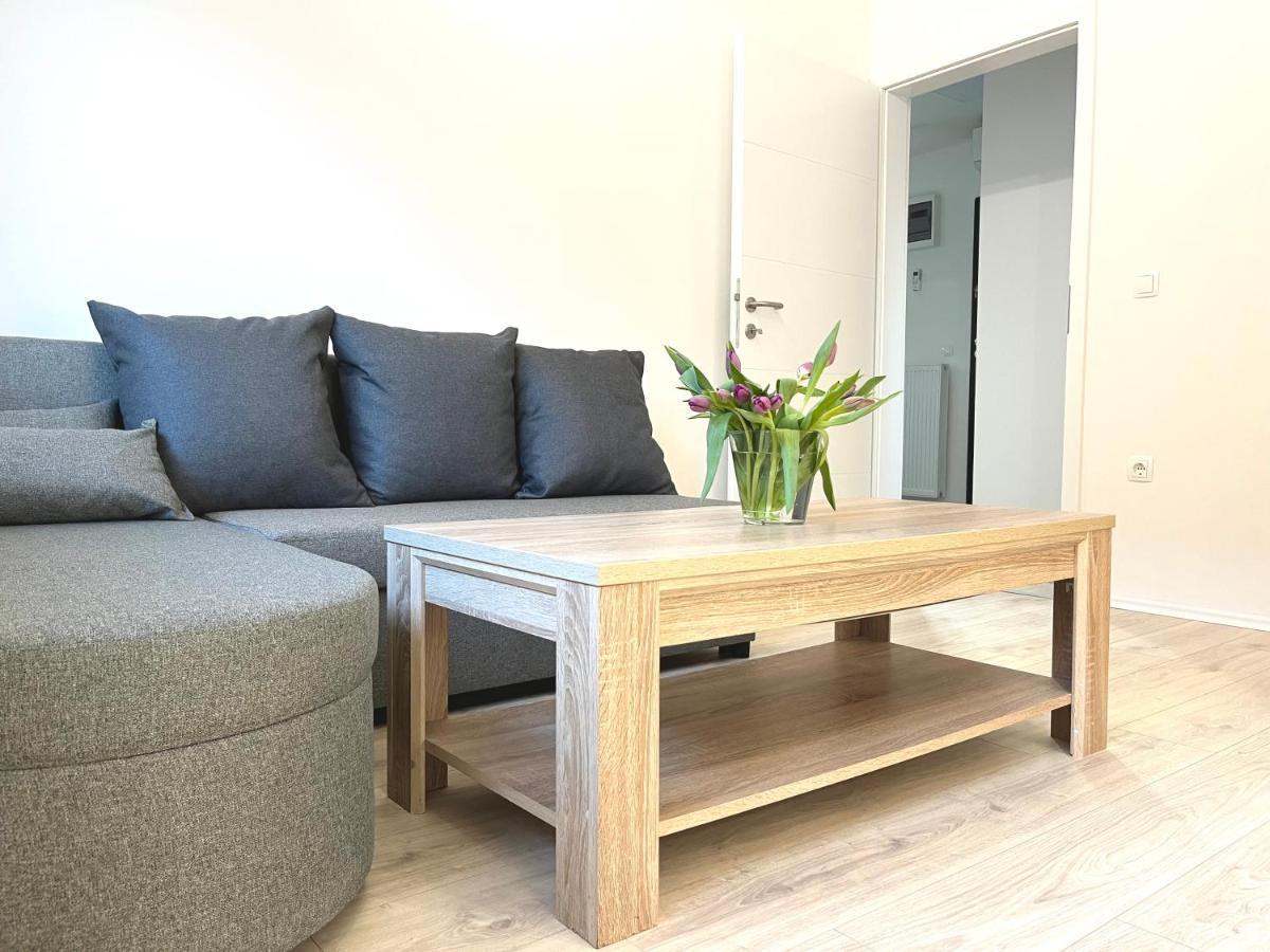 Luxe Apartments ليوتومير المظهر الخارجي الصورة