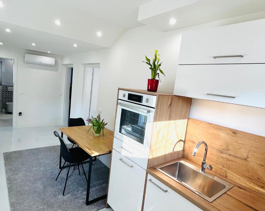Luxe Apartments ليوتومير المظهر الخارجي الصورة