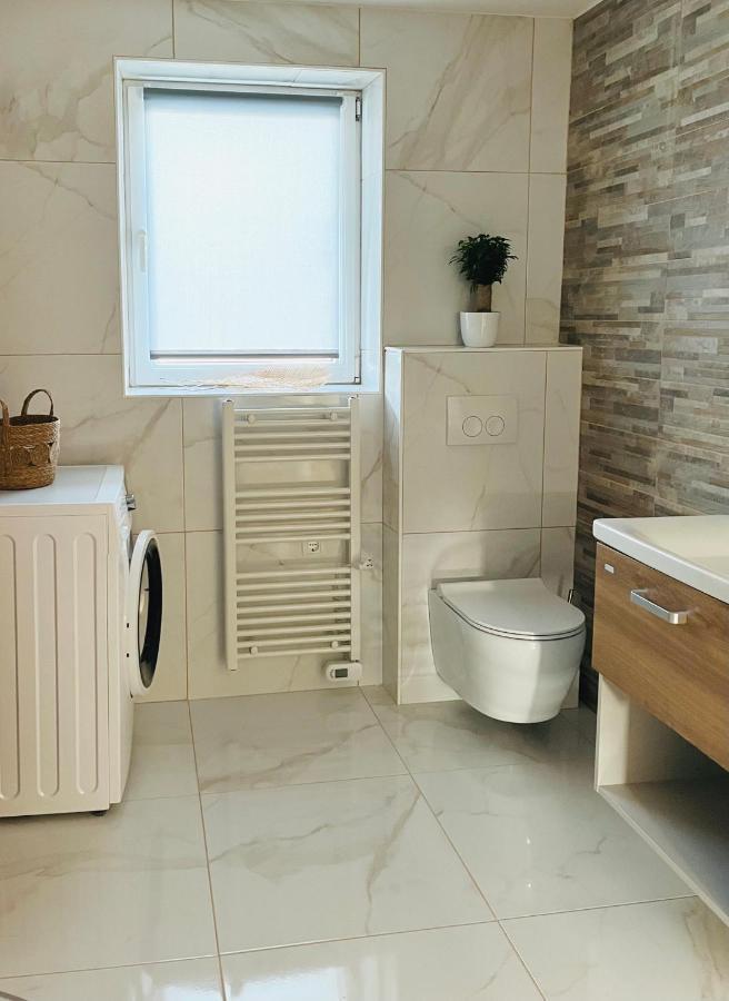 Luxe Apartments ليوتومير المظهر الخارجي الصورة