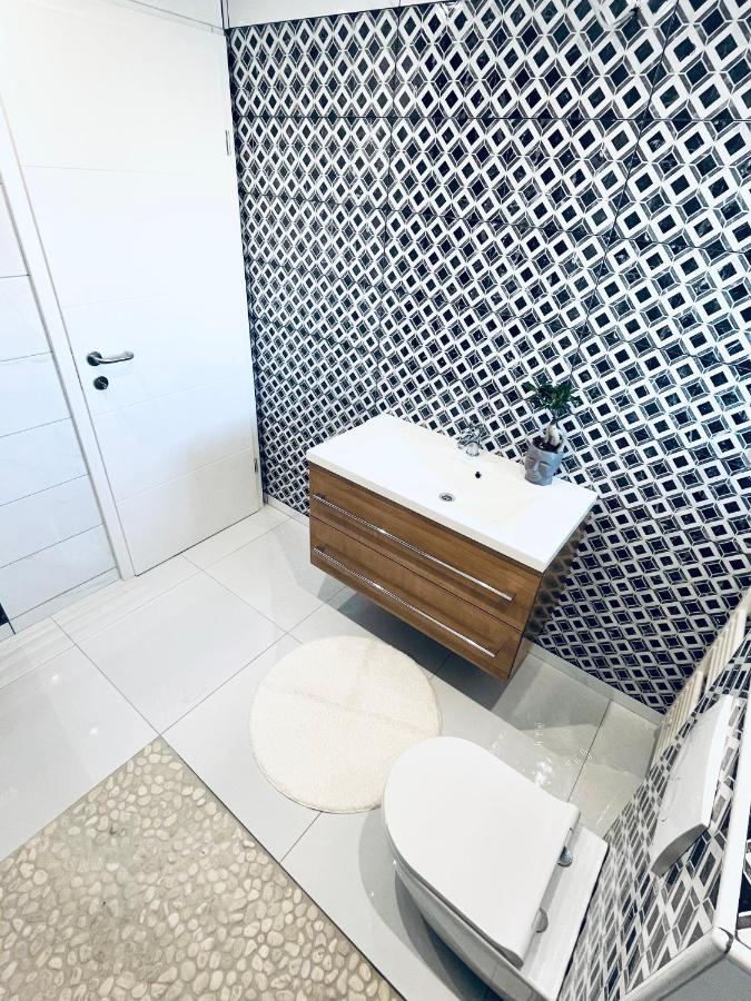 Luxe Apartments ليوتومير المظهر الخارجي الصورة