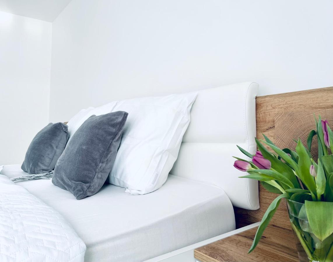 Luxe Apartments ليوتومير المظهر الخارجي الصورة