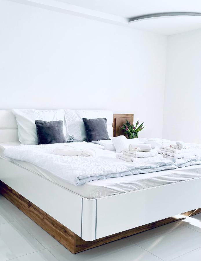 Luxe Apartments ليوتومير المظهر الخارجي الصورة