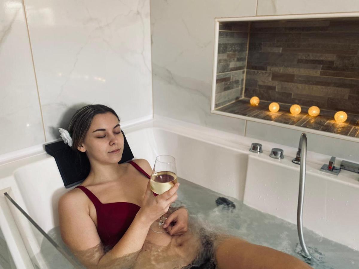 Luxe Apartments ليوتومير المظهر الخارجي الصورة