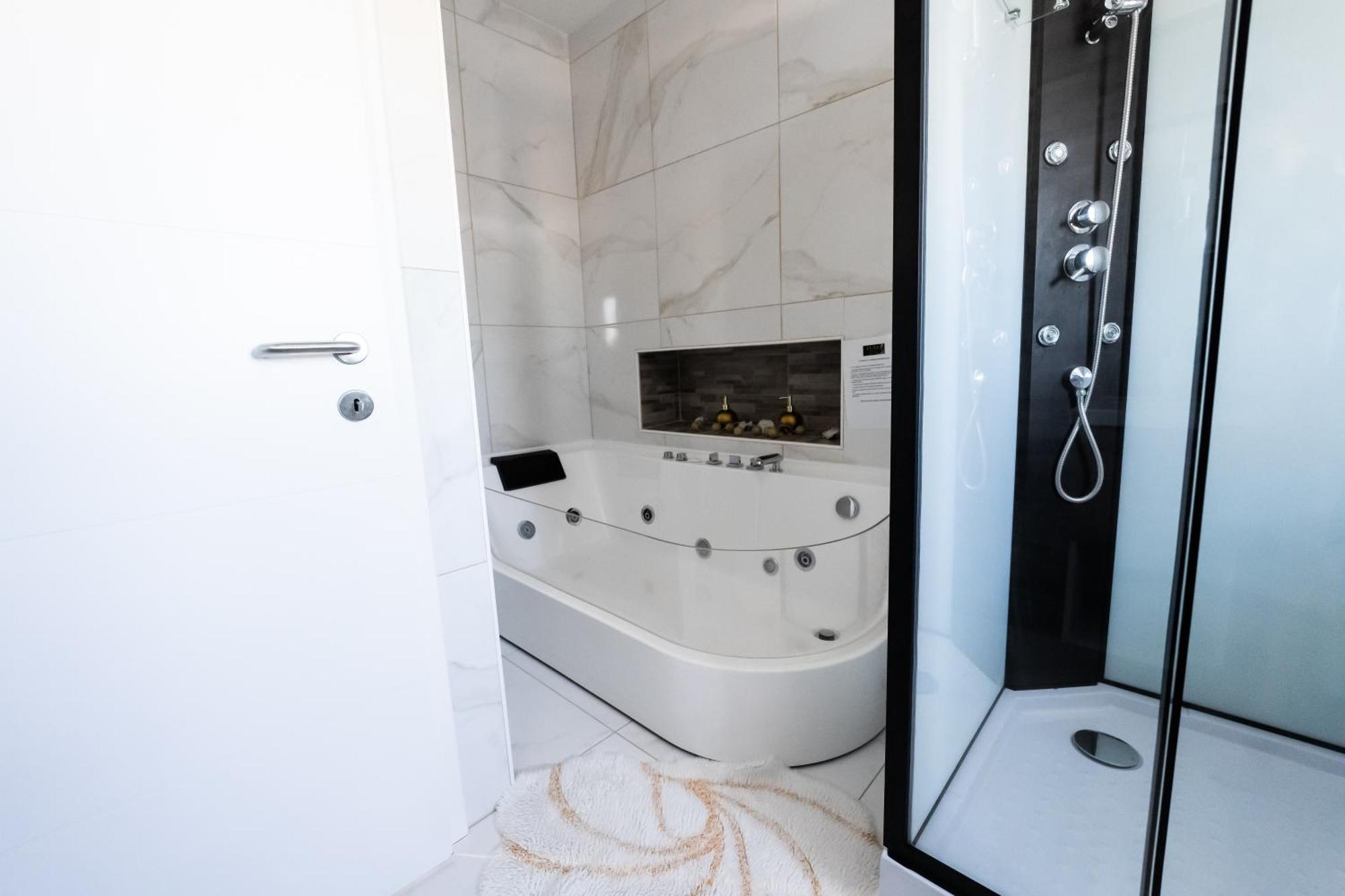 Luxe Apartments ليوتومير المظهر الخارجي الصورة