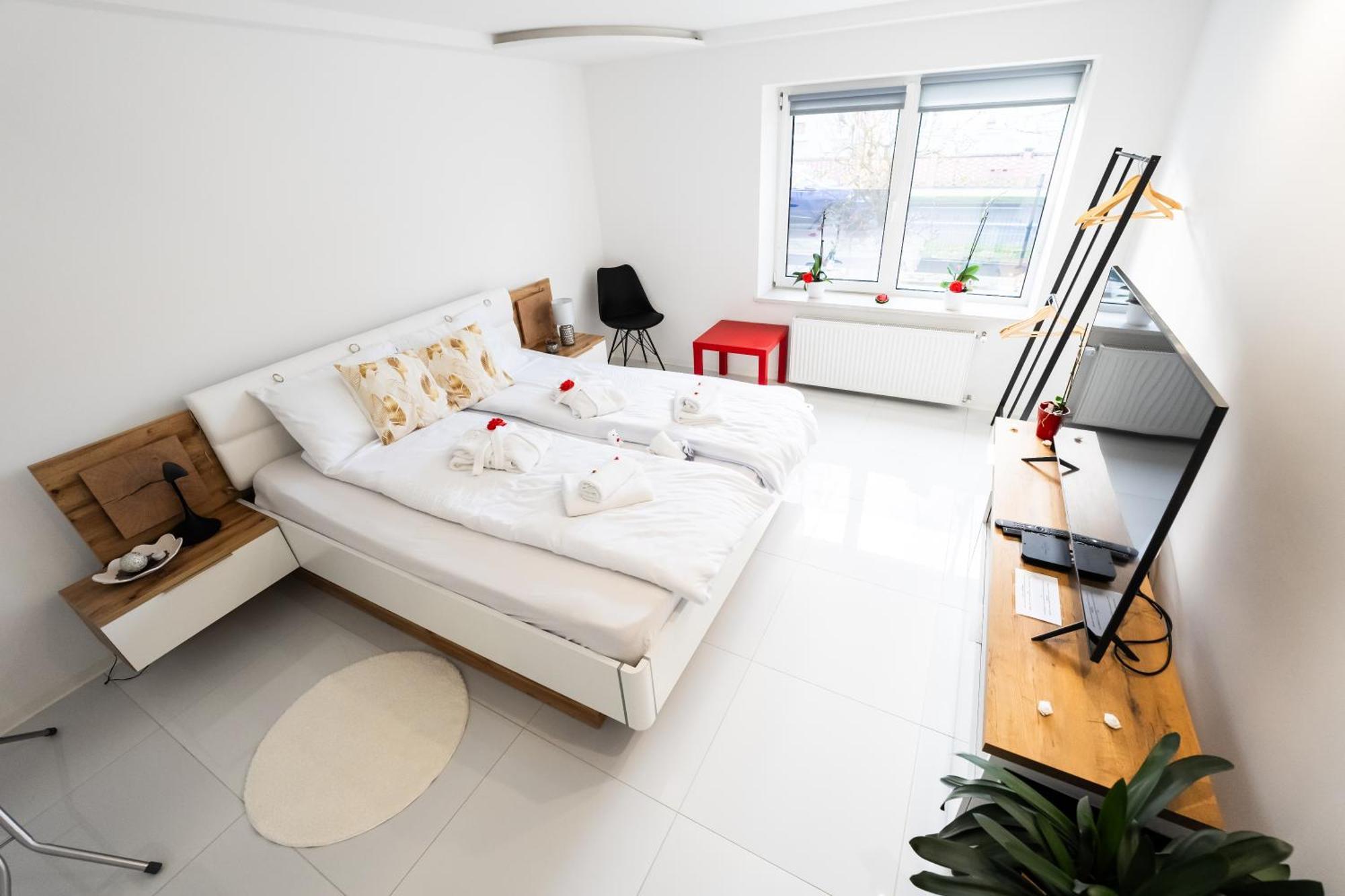 Luxe Apartments ليوتومير المظهر الخارجي الصورة