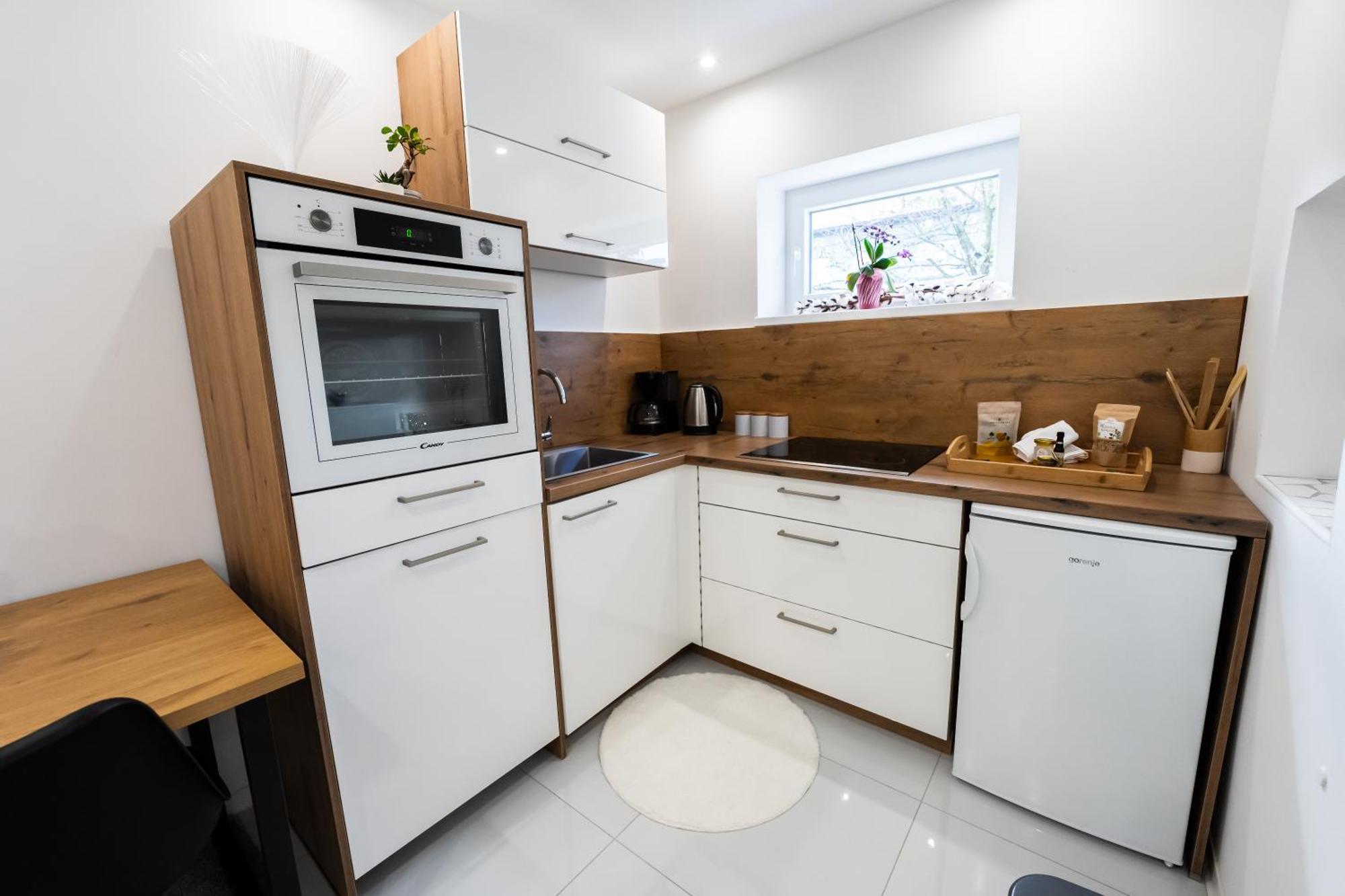 Luxe Apartments ليوتومير الغرفة الصورة